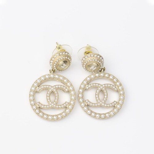 世界中で大人気♪シャネル コピー CCロゴ ピアス レジン & パール shn54546