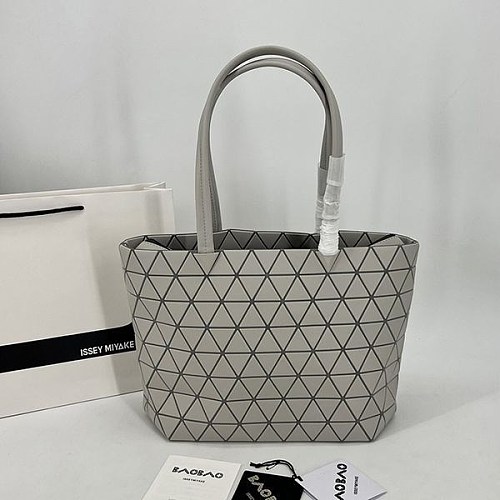 高品質BAOBAO ISSEY コピー MIYAKE カルトン メタリック バッグ bap13538