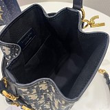 確保済みディオール ミディアム バケットバッグ 偽物 dea06075