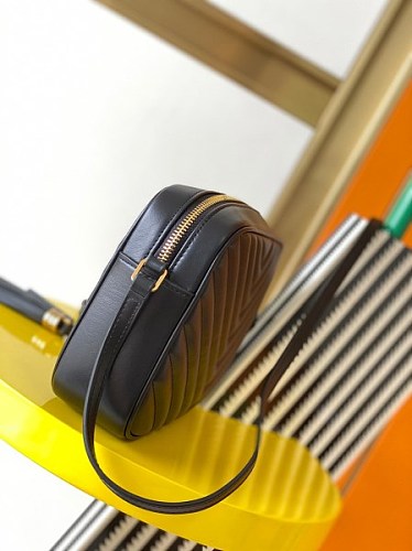 一目惚れ♪サンローラン ショルダーバッグ 偽物☆ルー キルティングレザー カメラバッグ Sas59082