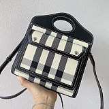 入手困難バーバリー ポケットバッグ 偽物 ミニ ツートン キャンバス＆レザー Ban68095