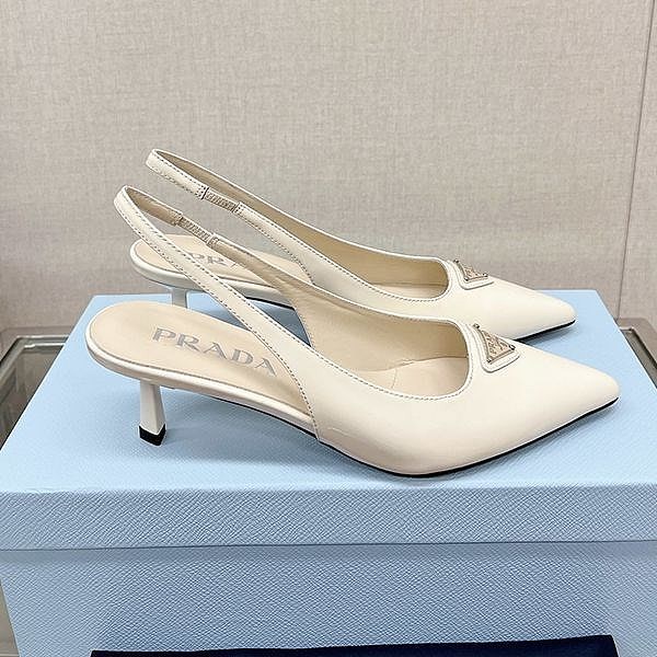 注目★プラダ コピー パテントレザー スリングバックパンプス pua89218