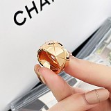 お洒落に♪シャネル ココクラッシュリング 偽物 18Kベージュ ラージ shb87314
