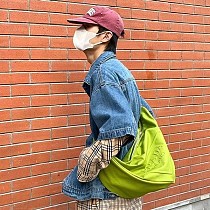 超希少!プラダ トライアングル キャンバスバッグ 偽物 pum89873 超希少!プラダ トライアングル キャンバスバッグ 偽物 pum89873
