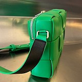 ボッテガヴェネタ カセット カメラバッグ コピー bon08251
