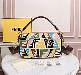 人気急上昇フェンディ 偽物 バゲット マルチカラーFFキャンバス バッグ fee82076