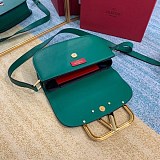 春もの新作ヴァレンティノ ショルダーバッグ コピー Vロゴ SUPERVEE レザー クロスボディバッグ Vup44975