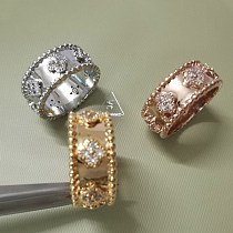 【限定カラー】【ヴァンクリーフ&アーペル】ペルレ クローバー リング ミディアム VCARO9LO00 【限定カラー】【ヴァンクリーフ&アーペル】ペルレ クローバー リング ミディアム VCARO9LO00