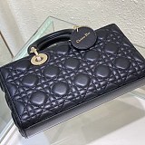 最新でオシャレ ディオール レディD-JOY ミディアムバッグ カナージュ レザー dex64241