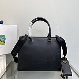 世界中で大人気♪プラダ サフィアーノレザー ハンドバッグ 偽物 pun93894
