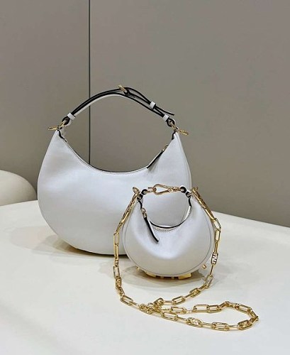 高品質♪♪♪フェンディ グラフィー スーパーコピー レザーチャーム fec07230