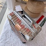 リモワ 偽物 キャビン55cmカモフラージュプリントアルミスーツケース rii09055