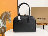 定番バーバリー ハンドバッグ 偽物 ミディアムレザーハーフキューブバッグ 80350551