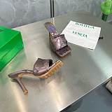 世界中で大人気♪ボッテガヴェネタ ラバー リドキルティングミュール コピー bon42401