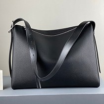 ☆超人気☆ロエベ ショルダーバッグ コピー ベルリンゴ グレインカーフ ラージ lop50262 ☆超人気☆ロエベ ショルダーバッグ コピー ベルリンゴ グレインカーフ ラージ lop50262