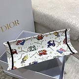 入手困難ディオール BOOK TOTE 偽物 ジャルダン ディヴェール 花柄 刺繍 S M L dew17736
