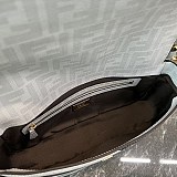 最新でオシャレ フェンディ バゲット 偽物 ミディアムファブリックバッグ fen90010