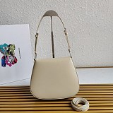 ★日本!!人気！プラダ★フラップ付きクレオショルダーバッグ 偽物 puf06475
