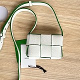 定番 ボッテガ ヴェネタ キャンディー カセット クロスボディミニバッグコピー bos14436