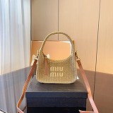 関税込*ミュウミュウ 偽物 クロシェ ホーボーバッグ myy83348