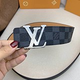 可愛いルイヴィトン サンチュール・LVイニシャル コピー 40MM リバーシブル ベルト vui94540
