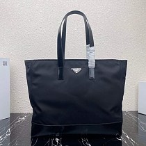 大人気!新作限定【プラダ】パデッド トートバッグ リナイロン 偽物 puu54236 大人気!新作限定【プラダ】パデッド トートバッグ リナイロン 偽物 puu54236