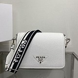 すぐ届 プラダ レタリングロゴ レザー ショルダーバッグ 偽物 puc97248