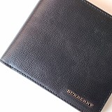 入手困難 バーバリー ロゴ レザー 折りたたみ財布 コピー Bat33925