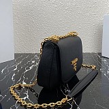 追跡付き 安いプラダ サフィアーノレザー ショルダーバッグ 偽物 puo73540