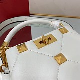 ★日本!!人気！ヴァレンティノ ハンドバッグ 偽物 ROMAN STUD QUILTED Vuz59113