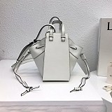 ☆限定☆ ロエベ ハンモック 偽物 ドローストリング ショルダーバッグ 0010365427