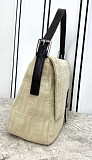 日本未入荷フェンディ 偽物 アンダーアームバッグ fee67941