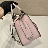 ☆超人気☆プラダ 偽物 スモール ブラッシュドレザー ハンドバッグ puf03759