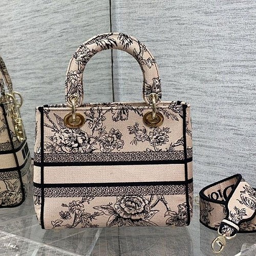 激安価格！ディオール LADY D-LITE ミディアムバッグ 偽物 dea09142