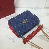 入手困難【ヴァレンティノ コピー ショルダーバッグ 】人気★ロックスタッズ スパイク スモール バッグ Vul07380
