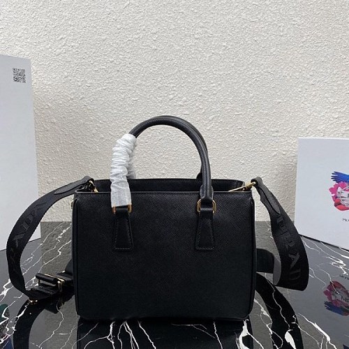 大人気! ギフトに最適♪ プラダ ショルダーバッグ 3way 1BA296