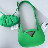 ☆超人気☆ボッテガヴェネタ 偽物☆パンチ ショルダーバッグ ラバー ナイロン boy78223