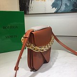 関税なしボッテガヴェネタ コピー マウント ミディアムエンベロープバッグ メープル 667398V12J07654