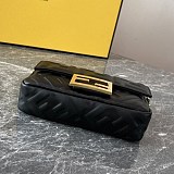 フェンディ ブラックレザー バゲット ラージ ショルダーバッグ 偽物 fei39176
