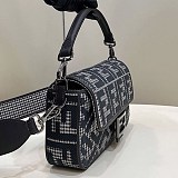 一目惚れ♪フェンディ 偽物 ショルダーバッグ 新色☆希少 fej90340