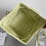 セール新作ボッテガ スーパーコピー カセット ショルダーバッグ レモン ウォッシュド 680218VCQC49412