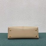 春夏新作セリーヌ 16（セーズ） 偽物 ミディアム ショルダーバッグ カーキ【3サイズ】 Cee92537