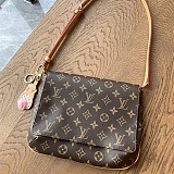 超話題!ルイヴィトン バッグチャーム兼キーホルダー ポルト 偽物 クレ・LV バニー M00994
