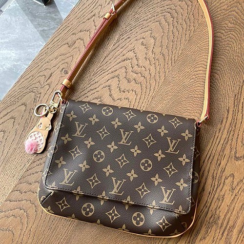 超話題!ルイヴィトン バッグチャーム兼キーホルダー ポルト 偽物 クレ・LV バニー M00994