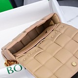 ★日本!!人気！ボッテガヴェネタ ザチェーン カセット 偽物 レザー製クロスボディバッグ bok01018