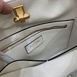 大人気！ヴァレンティノ チェーンバッグ コピー レディース V0520 Vuh42641