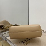 目を惹くカラーフェンディ ファースト コピー レザー バッグ fer55501