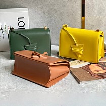 人気 ロエベ バルセロナバッグ 偽物 シルクカーフスキン ショルダー A532M15X028110 人気 ロエベ バルセロナバッグ 偽物 シルクカーフスキン ショルダー A532M15X028110