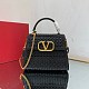 入手困難 ヴァレンティノ Vスリング ラフィア ハンドバッグ コピー Vuj96477