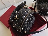 21AW新作 ヴァレンティノ 偽物VALENTINO GARAVANI◎SPIKE.IT バックパックミニ Vun26505